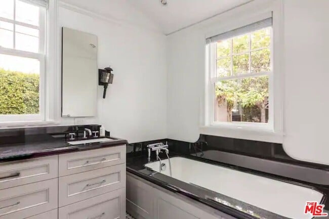 Building Photo - 1972 Stearns Dr