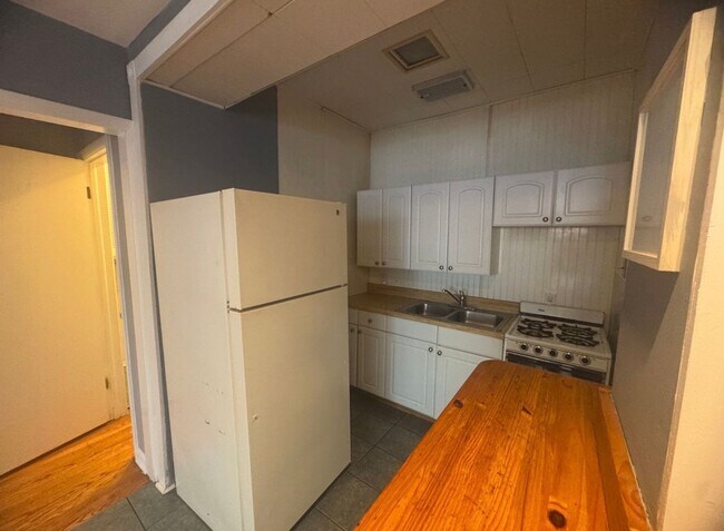 Building Photo - Heritage Hill One-Bedroom, One-Bathroom Ap...