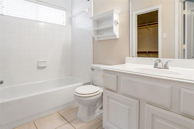 Building Photo - 5534 Chesapeake Pl