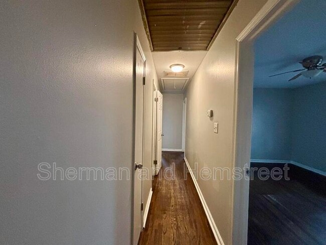 Building Photo - 2817 Meadowbrook Dr