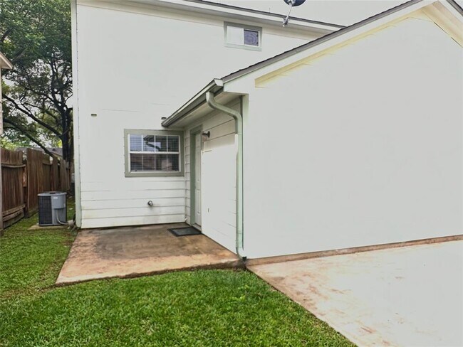 Building Photo - 404 Peach St
