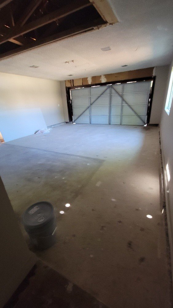 Building Photo - Wonderful and newly updated 3 bedroom 2 ba...