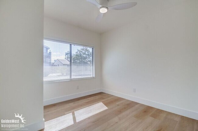 Building Photo - Fully Remodeled 3Bdm 2Ba Home in the Heart...