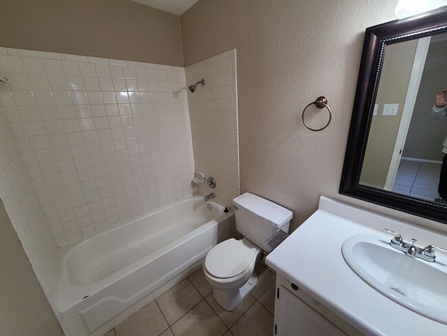 Building Photo - COMING SOON!!! 4 Bedroom Home!!!