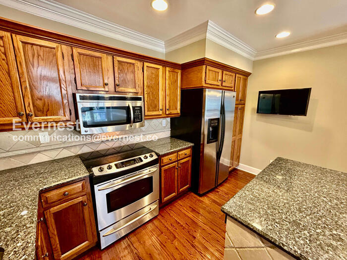 Building Photo - 7500 Roswell Rd