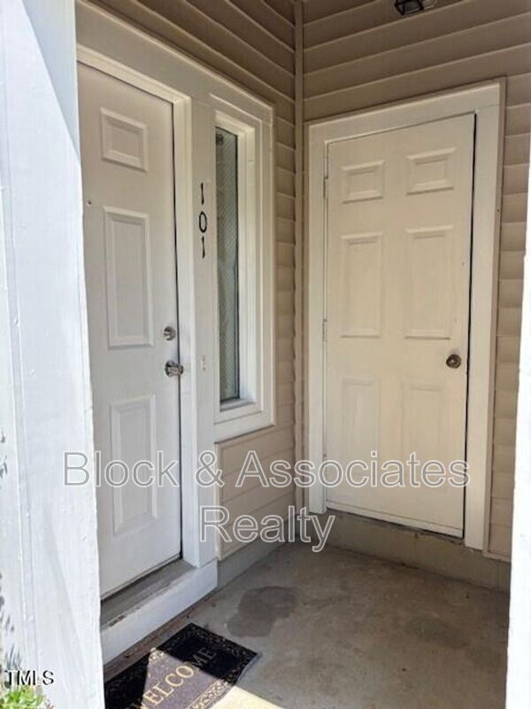 Building Photo - 6000 Winterpointe Ln