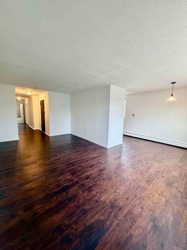 Building Photo - 6518 N Camac St