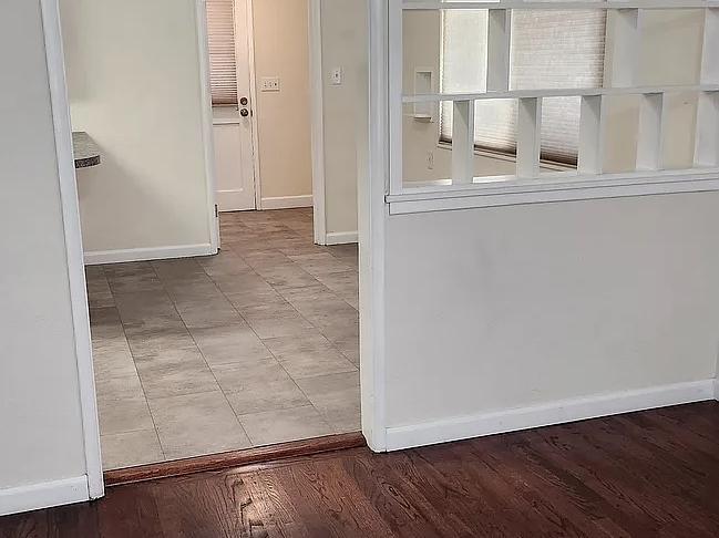 Building Photo - 1260 S Klein Ave