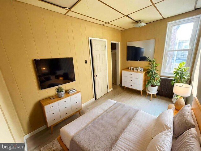 Building Photo - 3244 E St