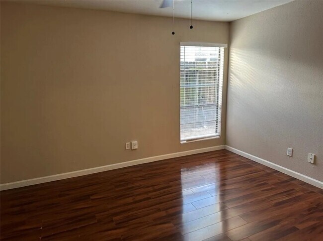 Building Photo - 9550 Deering Dr