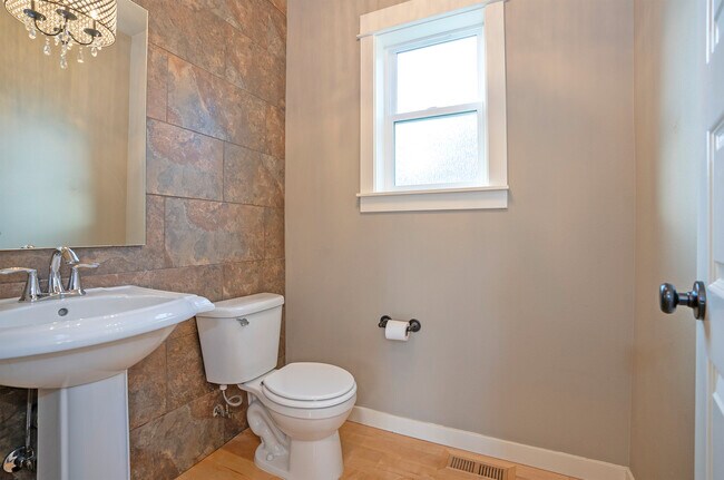 Building Photo - 1749 Skyline Ridge Ln SW