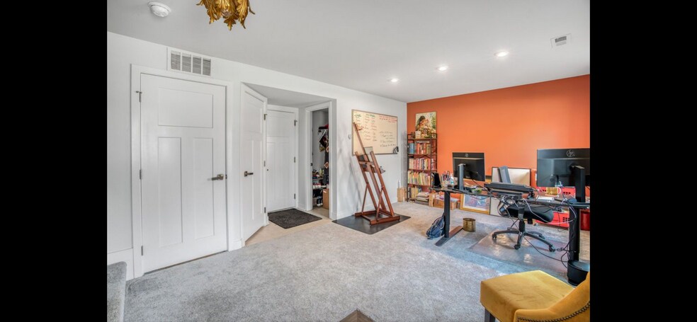 Office on 1st floor - 4424 Carteret St