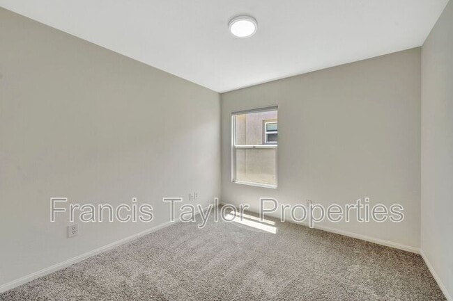 Building Photo - 148 Elora Ln