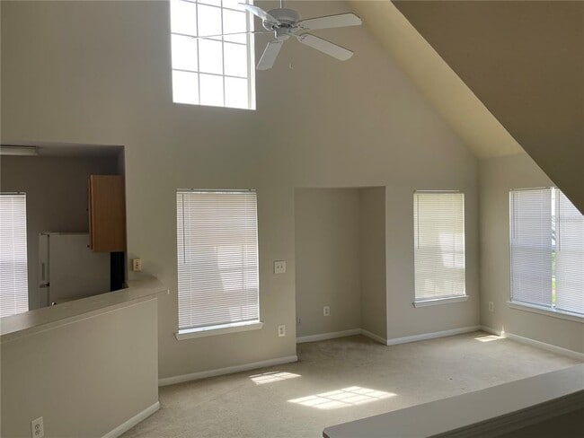 Building Photo - 9021 Lee Vista Blvd