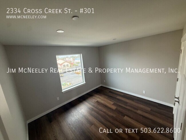 Building Photo - 2334 Cross Creek St