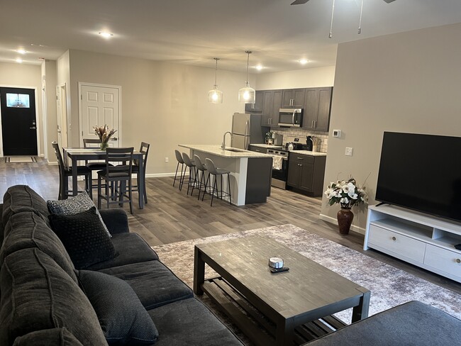 Building Photo - 2087 Community Ln