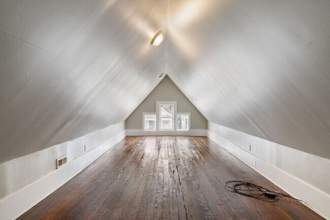 Building Photo - Remodeled 3BR/ 2BA Home in Shelby Park!