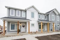Building Photo - Luxury Townhome Living
