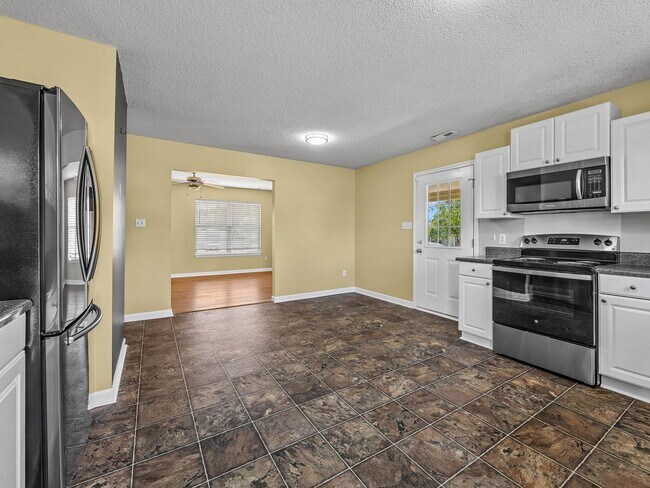 Building Photo - 402 McFall Ct