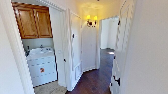 Building Photo - Spacious 2-bedroom/2.5-bathroom Townhouse- In the heart of the Funk Zone