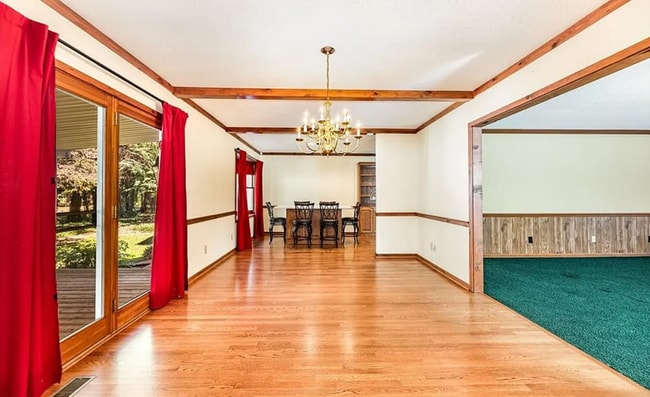 Building Photo - Charming ranch home 3 bedrooms and 2 bathrooms in Burlington w/ 5 garage spaces.