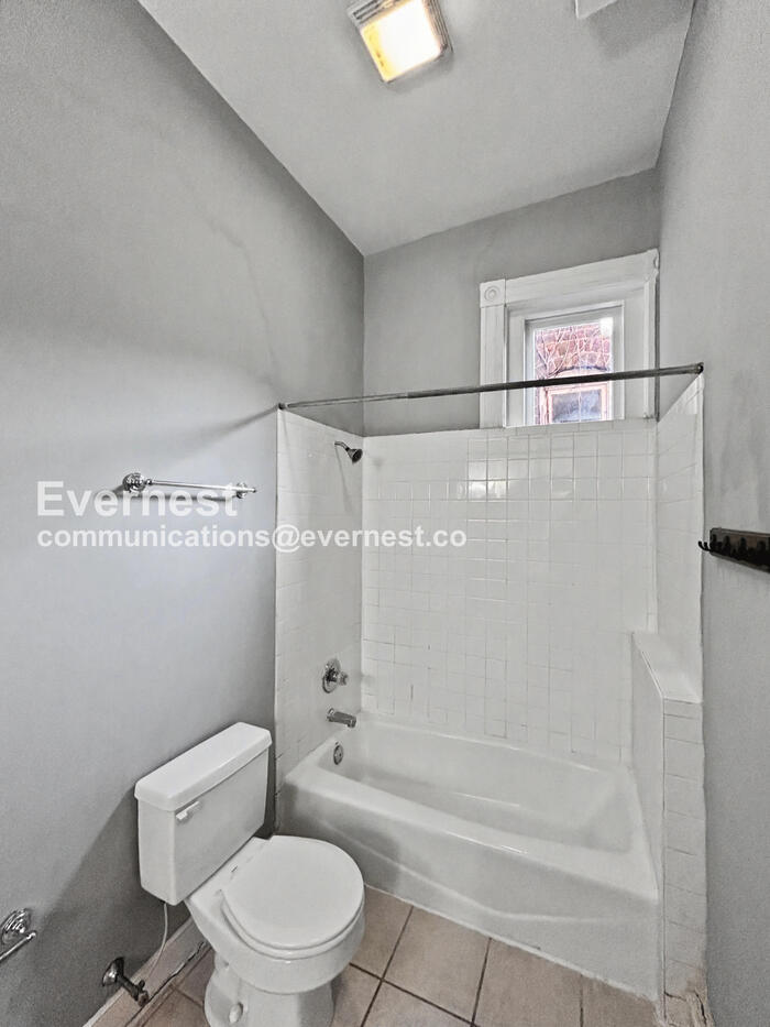 Building Photo - 2034 W Grace St