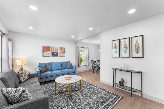 Building Photo - 4301 Sherwood Dr
