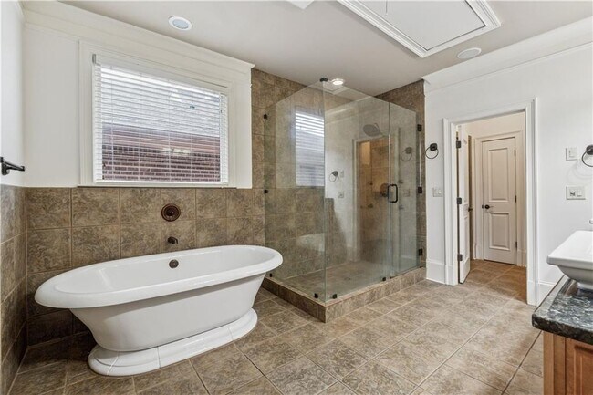 Building Photo - 1220 State St NW