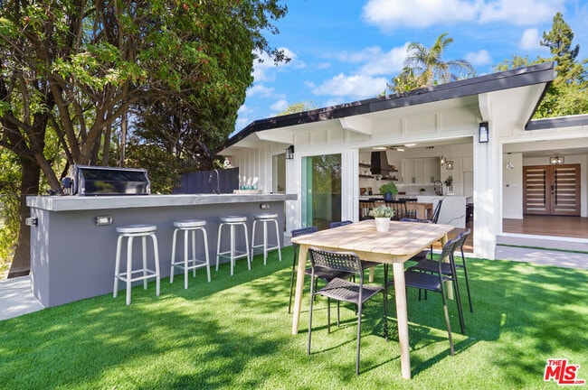 Building Photo - 4670 Brewster Dr