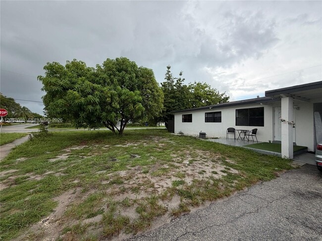Building Photo - 1200 NW 18th Ct