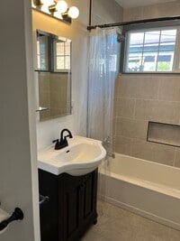 Building Photo - 2 Bedroom/ 1 Bath House in Eureka, Single ...