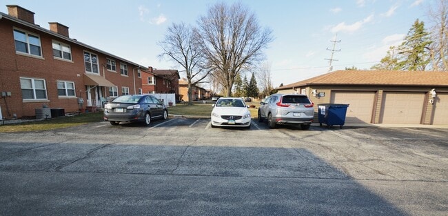 Building Photo - 1461 Balmoral Ave