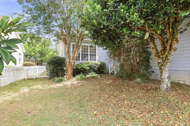 Building Photo - 3253 Stanhope Dr