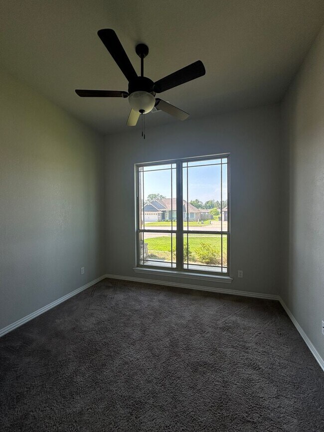 Building Photo - 1505 Northridge Dr E