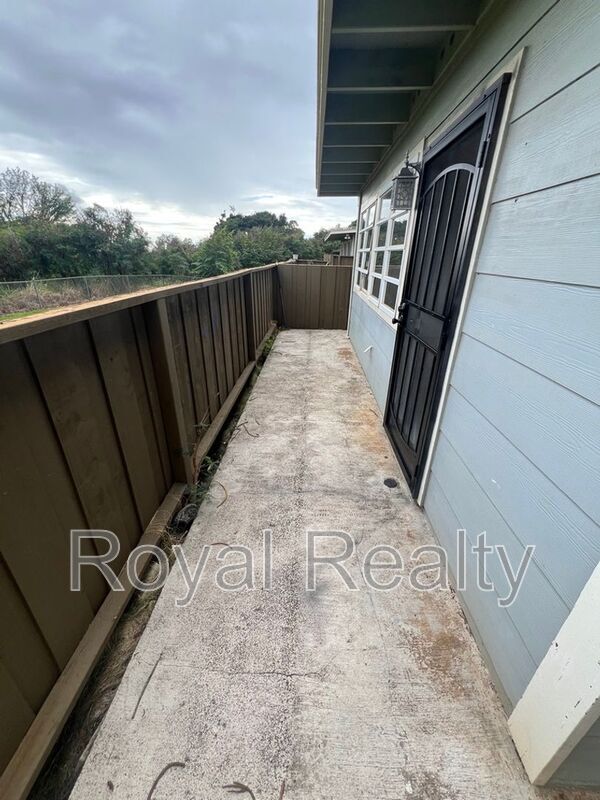 Building Photo - 94-433-433 Lanikuhana Pl