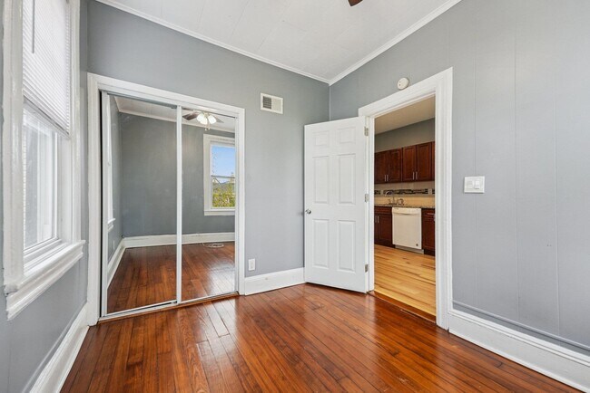 Building Photo - 41 E 48th St