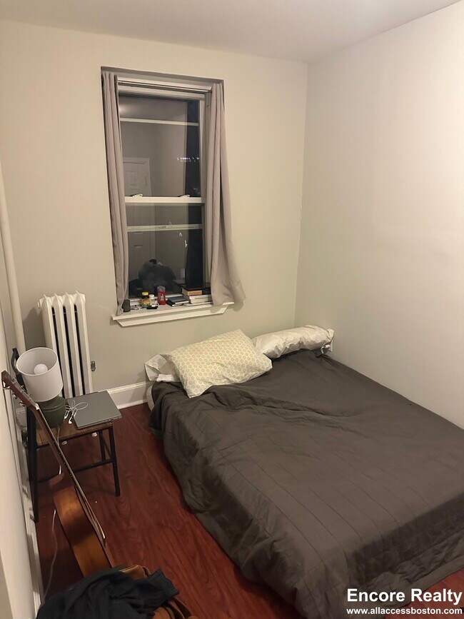 Building Photo - 70 Joy St