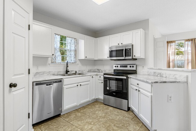 Building Photo - 618 Westchase Ct S