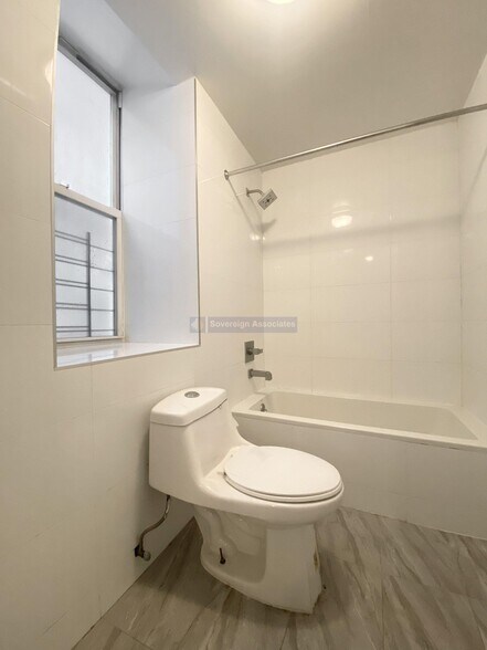 Building Photo - 22 St Nicholas Pl