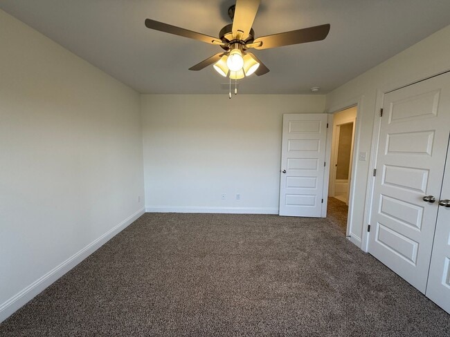 Building Photo - 7452 Newbury Dr