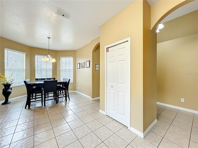 Building Photo - 520 Orista Dr