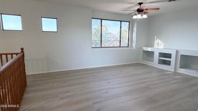 Building Photo - 1289 E Iris Dr
