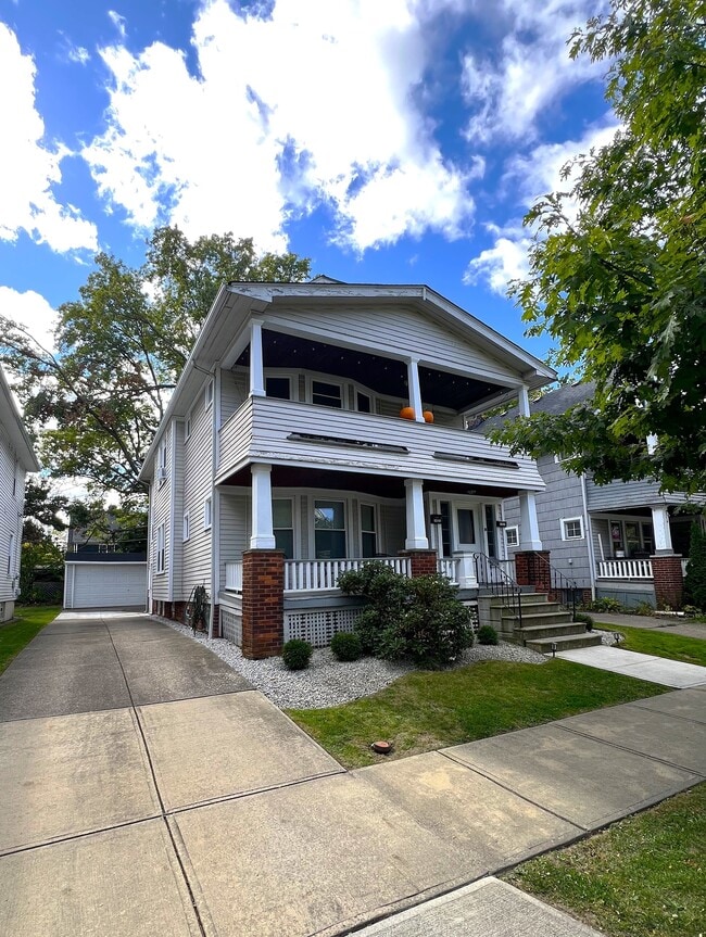 Building Photo - 14923 Delaware Ave