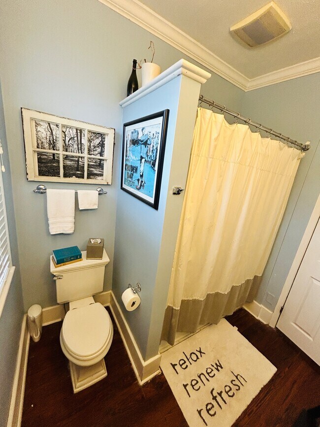 Building Photo - 415 Price St