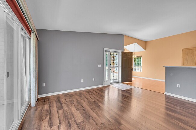 Building Photo - $2,050.00, 2-bed, 2 bath, located in Broom...