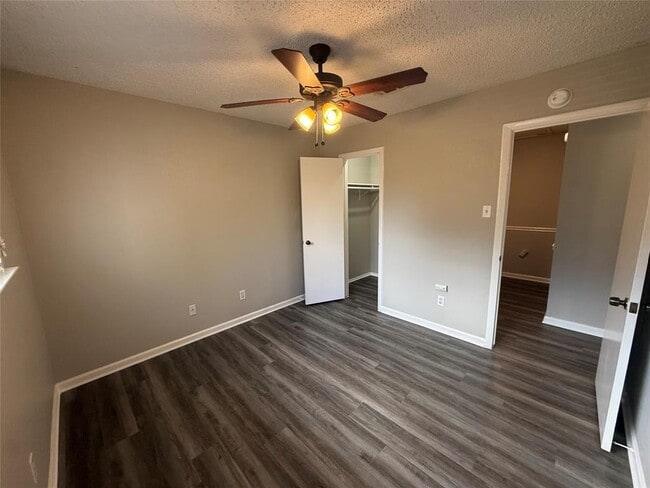 Building Photo - 7001 Winedale Dr