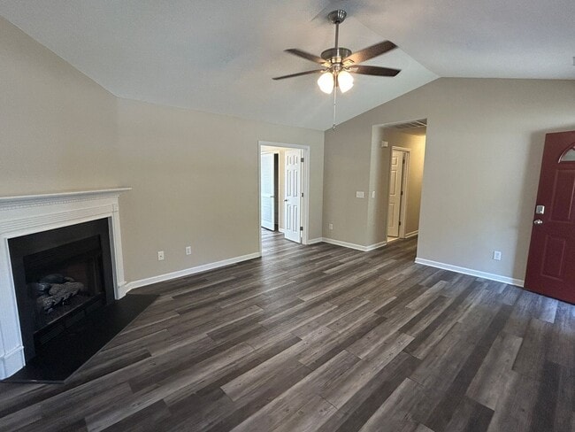 Building Photo - Ready to View! Updated 3/2 Home High Point...