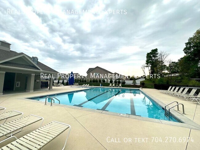 Building Photo - 2166 Black Forest Cove