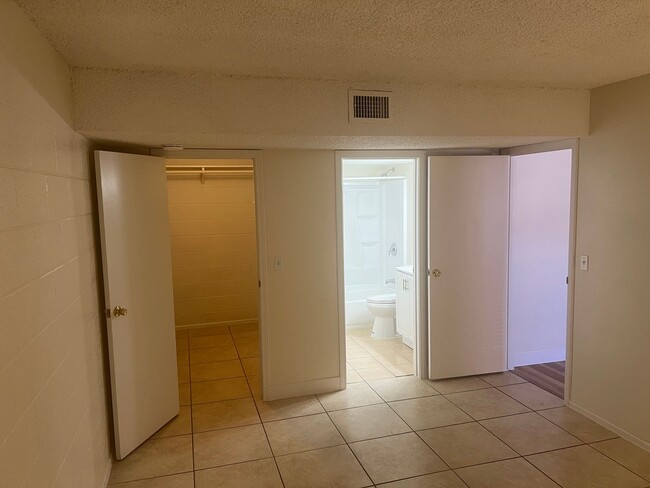 Building Photo - 1 Bedroom 1 Bath In Central Las Vegas