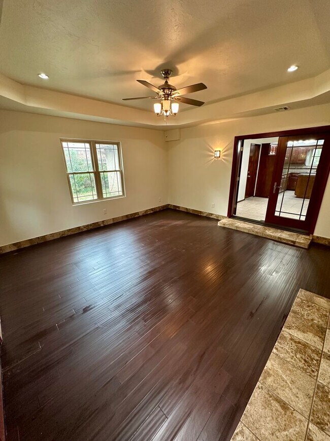 Building Photo - Immaculate major remodeled executive home ...